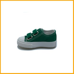 Lil Bugga Spiky, yeşil renk, kanvas, terletmeyen çocuk spor ayakkabısı, yandan görünüm.