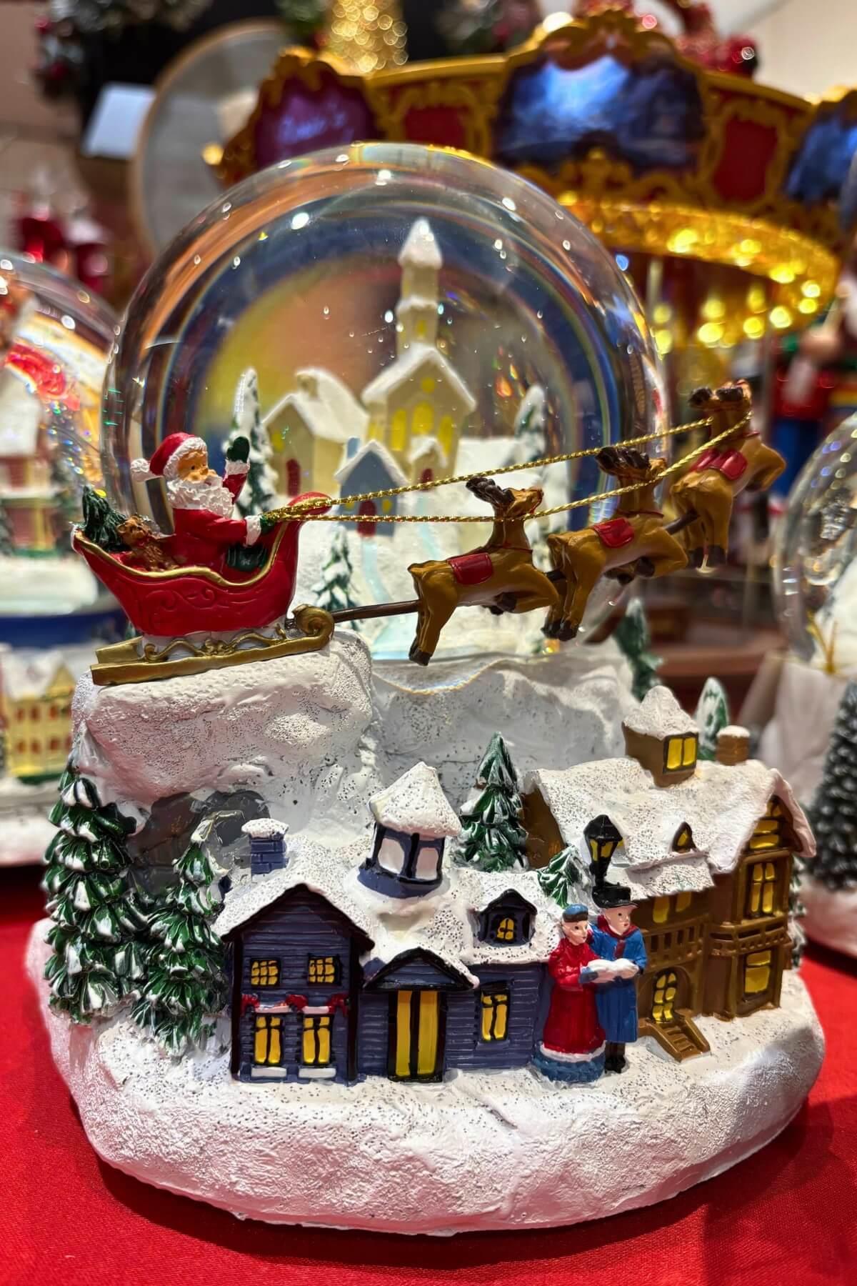 15cm Polyester Köy Tabanlı Yılbaşı Kar Küresi