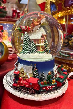 12cm Polyester Tren Dönen Tabanlı Müzikli Kar Küresi