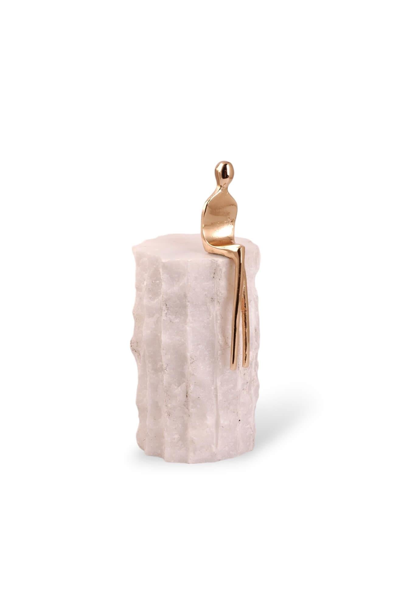18cm Metal Oturan Adam Beyaz Mermer Kaideli Dekor