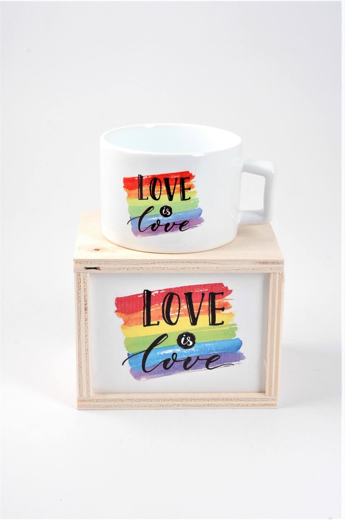 Love is Love Tasarımlı Kutulu Kupa