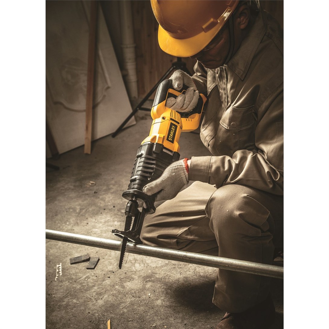 Stanley SPT900 900W Tilki Kuyruğu Testere Makinesi