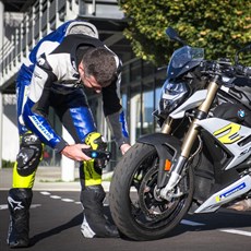 Michelin MC34648 Şarjlı Li-ion 150 PSI Taşınabilir Dijital Basınç Göstergeli Led Aydınlatmalı Lastik Şişirme Pompası