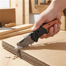 WORKPRO WP211035 Ağır Hizmet Çelik/Ahşap Gövde Katlanır Rötuş Maket Bıçağı + 11 Adet Yedek Bıçak