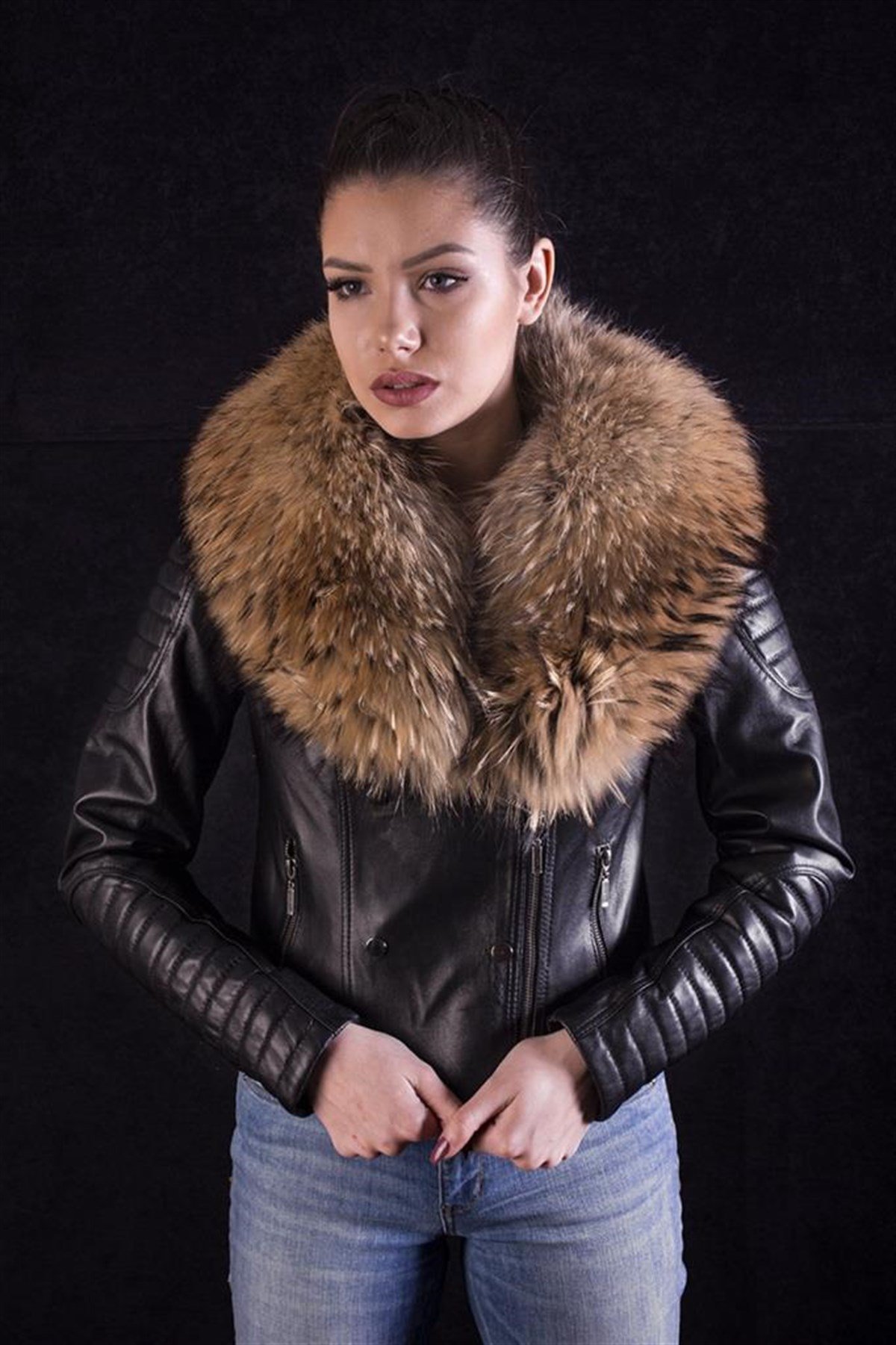 Hakiki Deri Siyah Önü Fermuarlı Kürklü Kadın Ceket