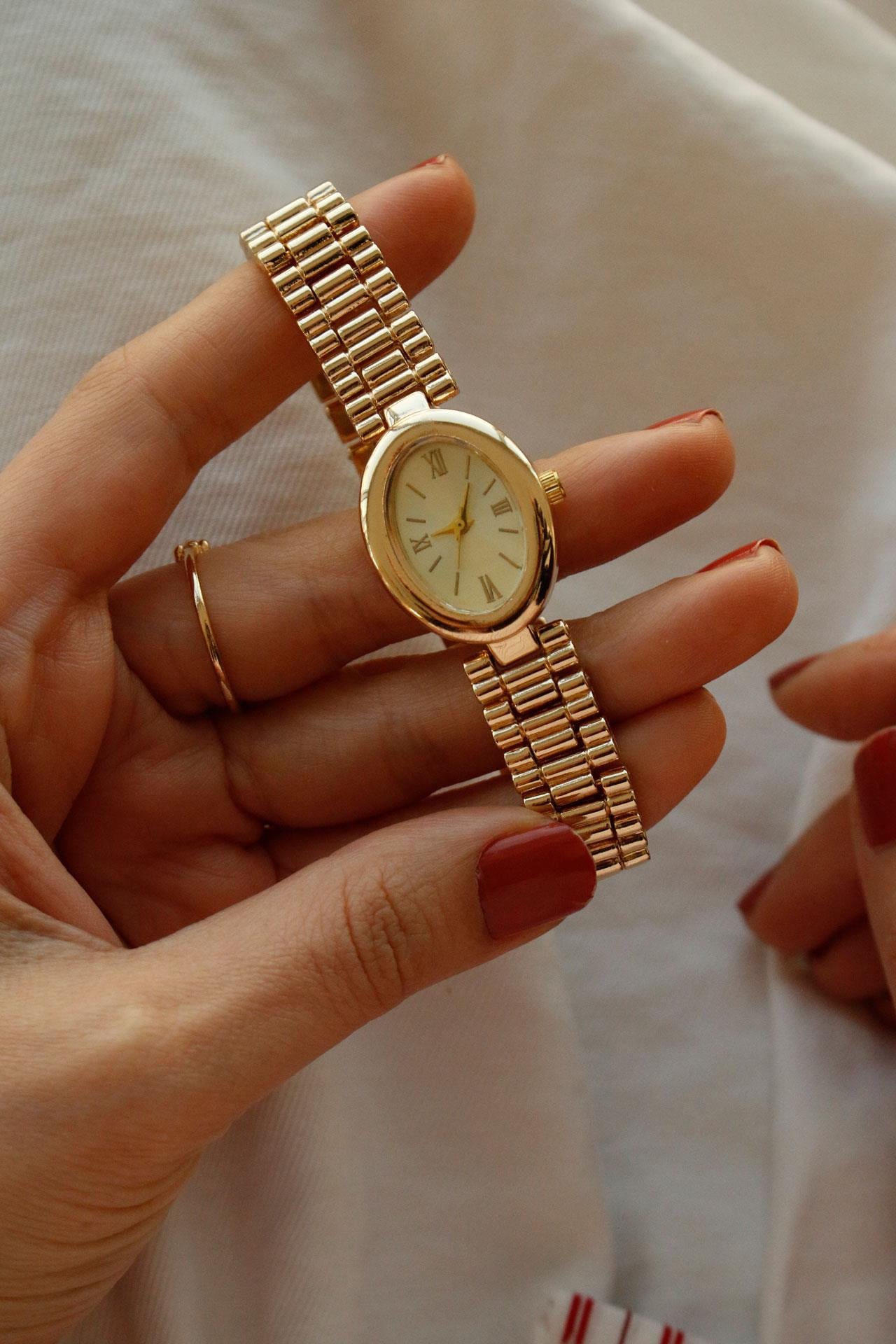 Alvena Gold Oval Kadın Metal Kol Saati