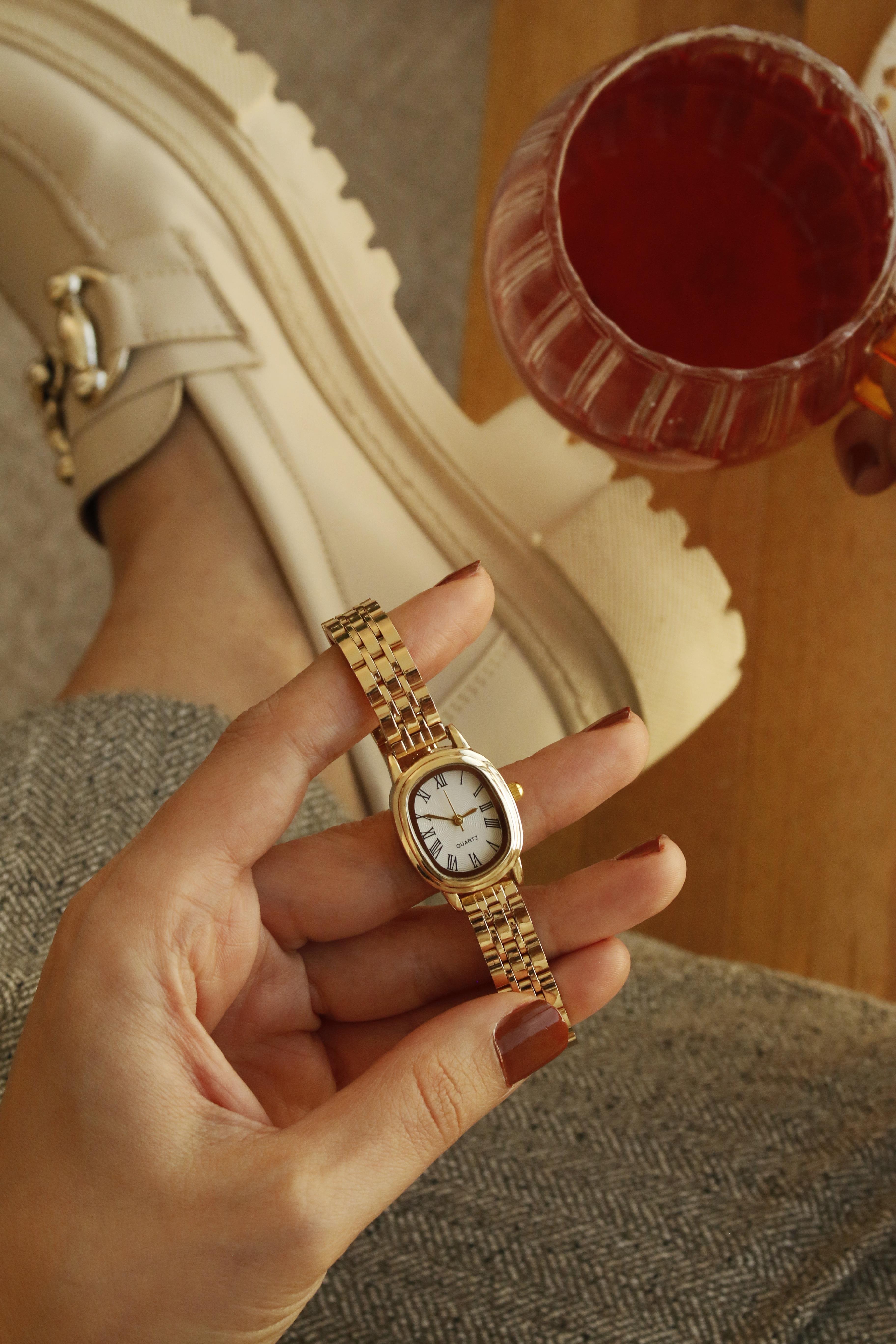 Emily Vintage Gold Metal Kol Saati