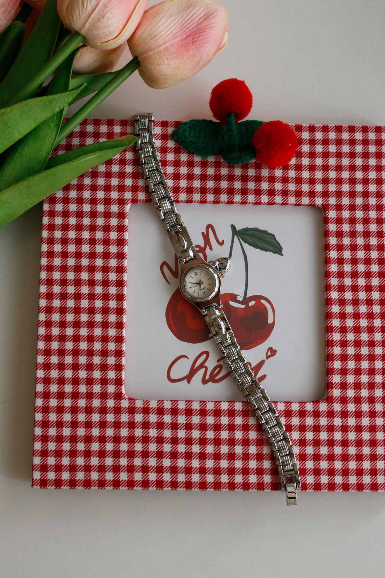 Kalp Charmlı Silver Metal Kol Saati