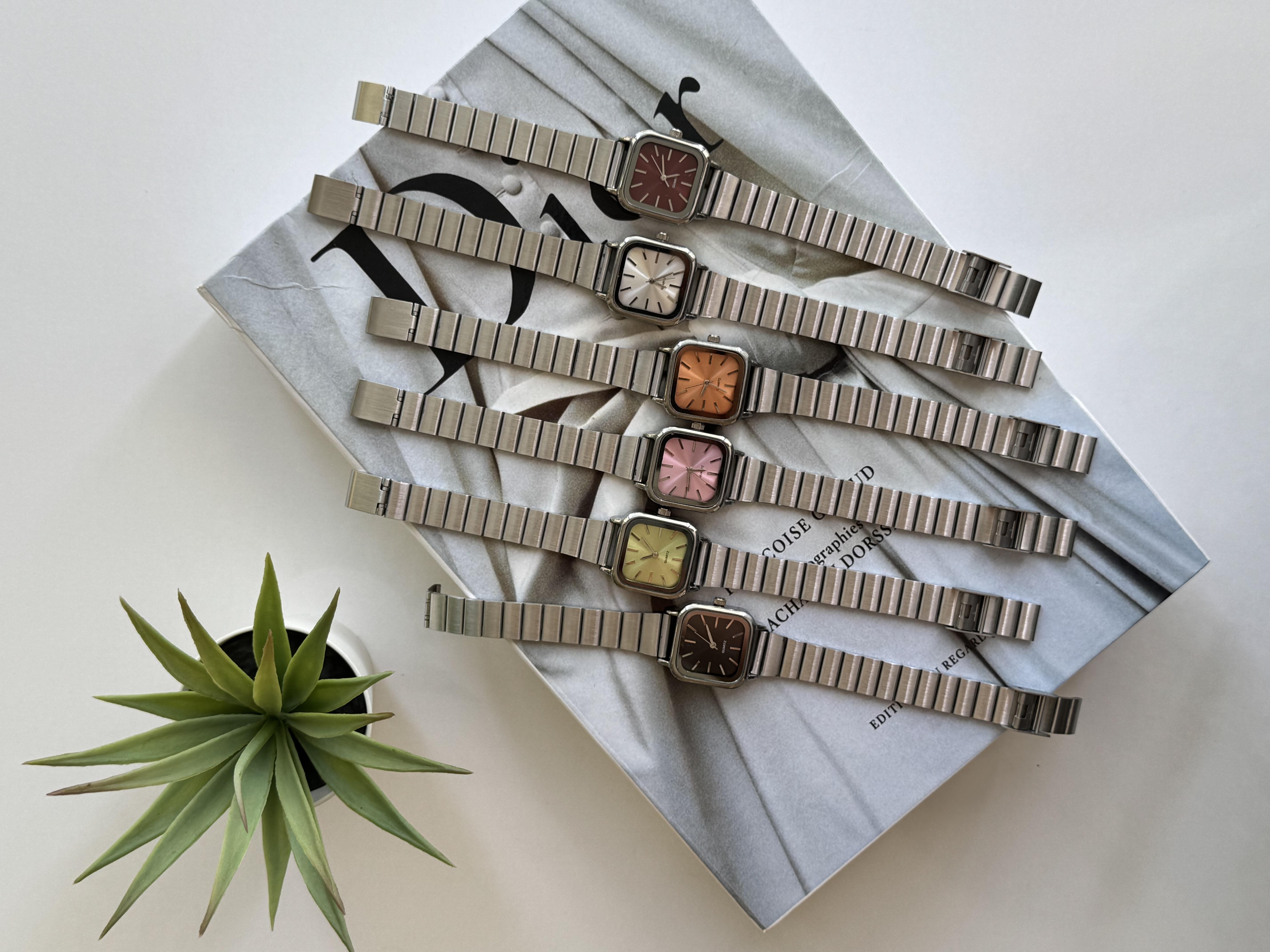 Modern Silver Metal Kadın Kol Saati (içi pudra)