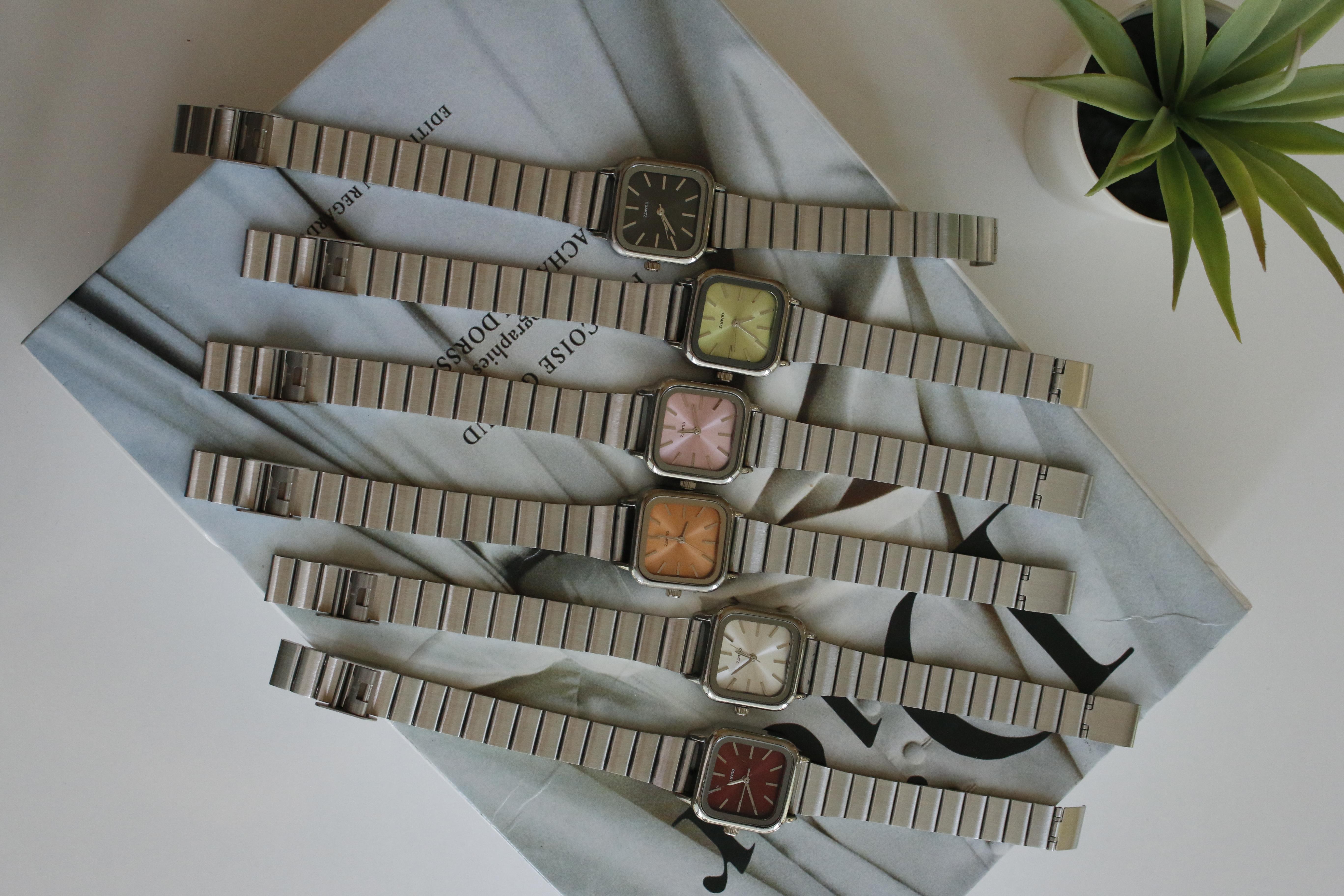 Modern Silver Metal Kadın Kol Saati (içi yeşil)