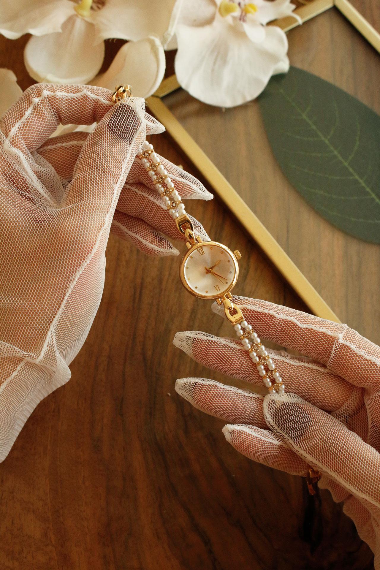 Pearl Gold Yuvarlak Metal İncili Kol Saati 09