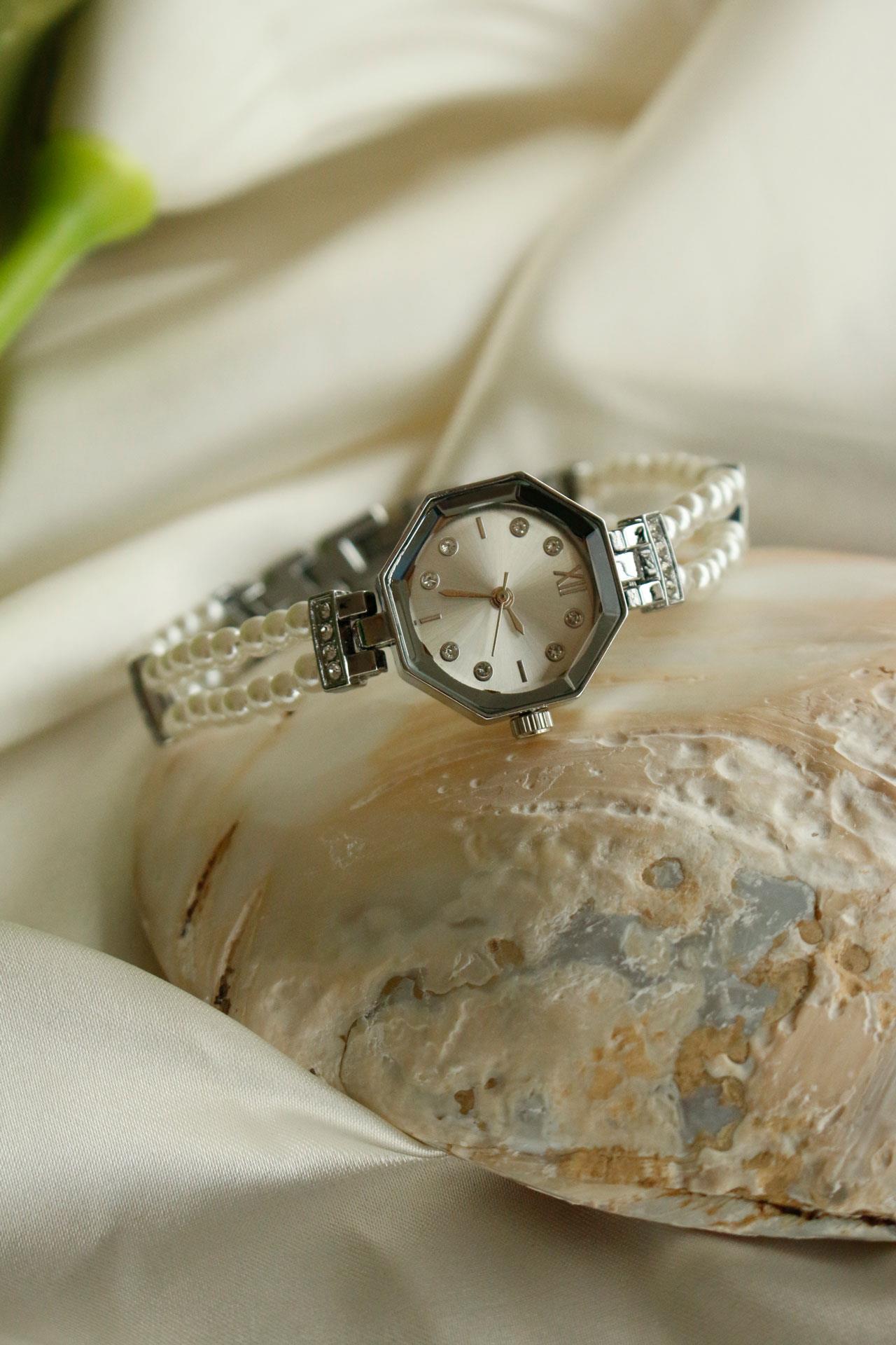 Pearl Silver Köşeli Metal İncili Kol Saati 19