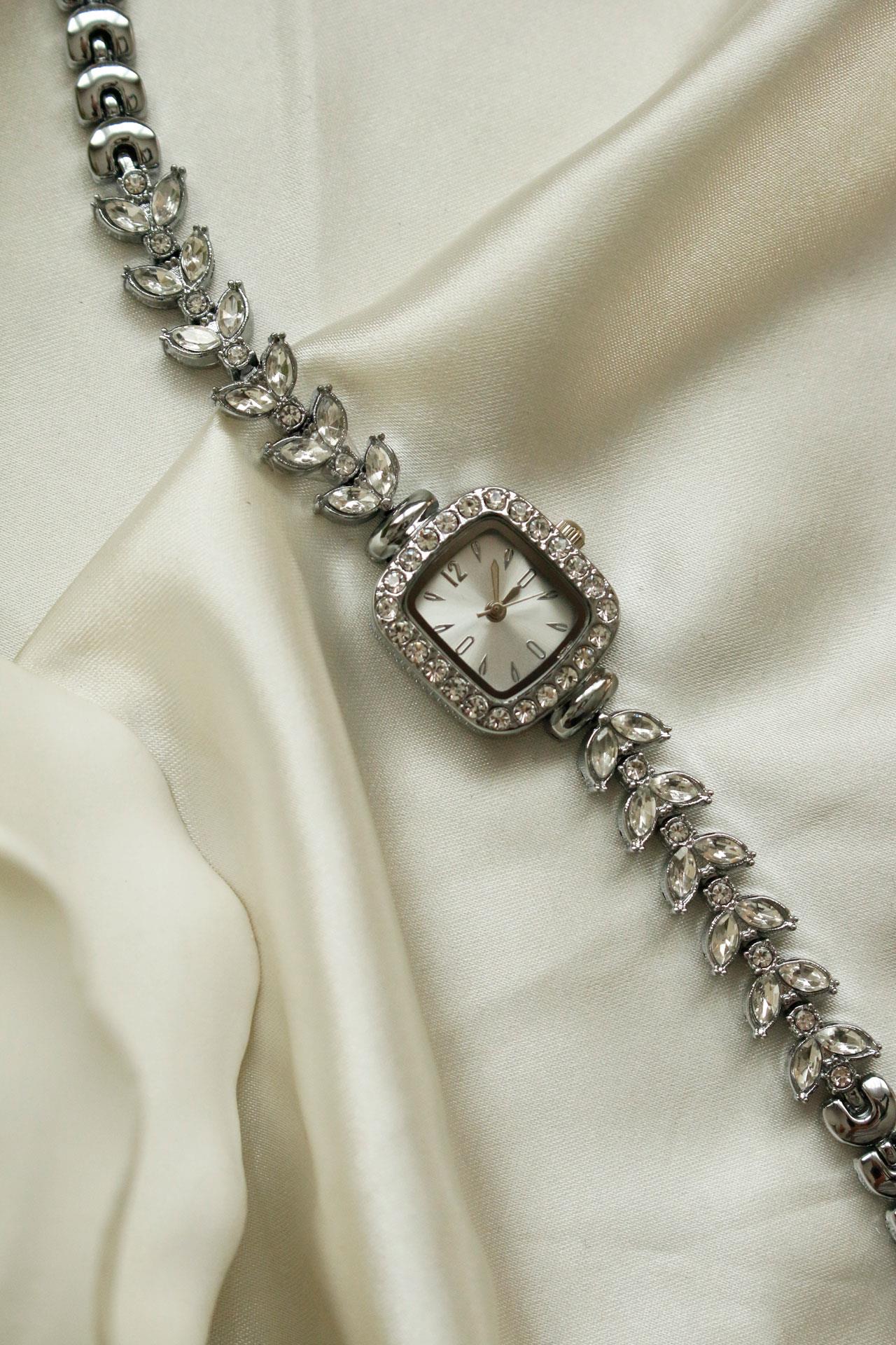 Premium Seri Yaprak Tasarımlı Silver Metal Kadın Kol Saati