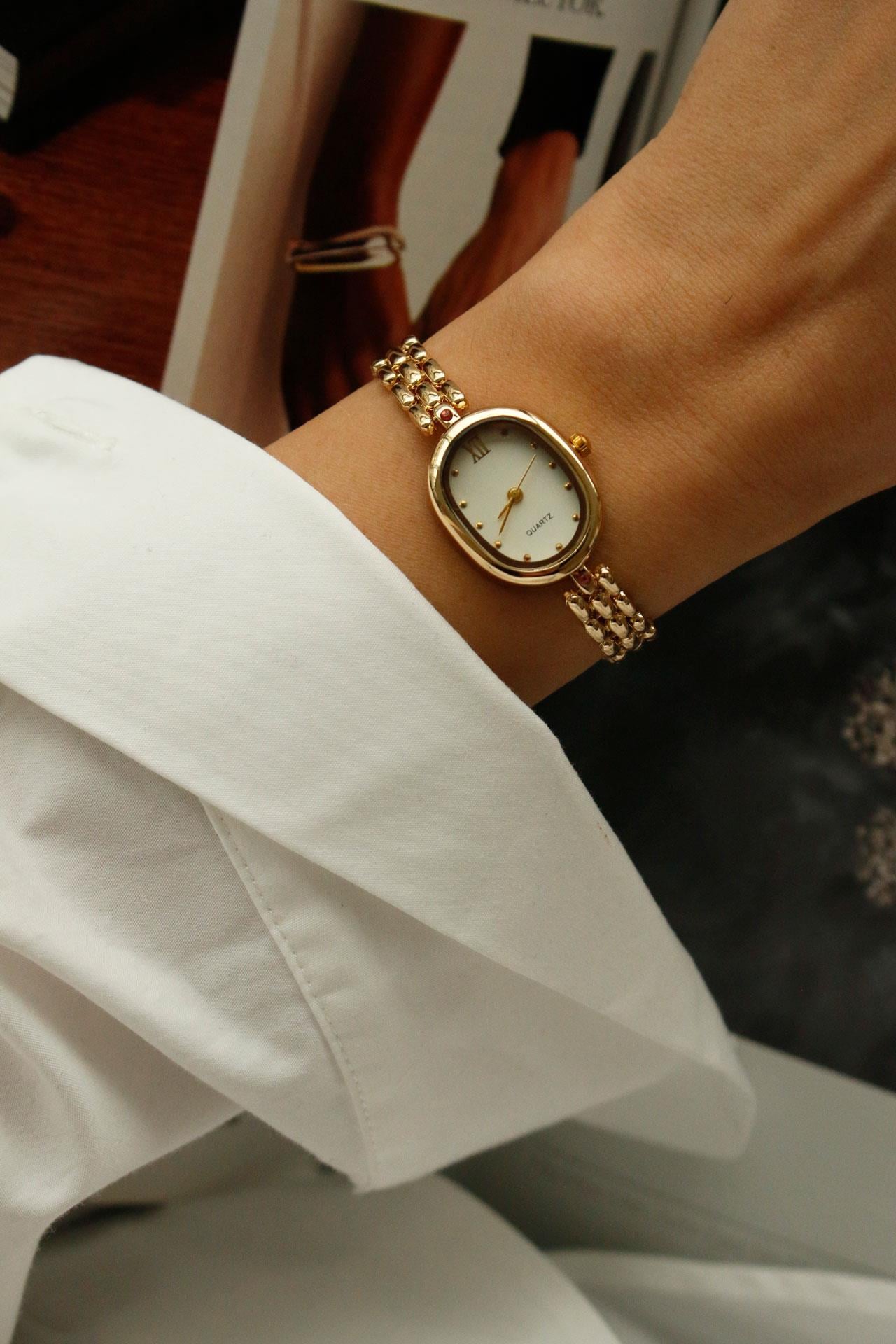 Sophie Oval Gold Metal Kadın Kol Saati(taş detaylı)
