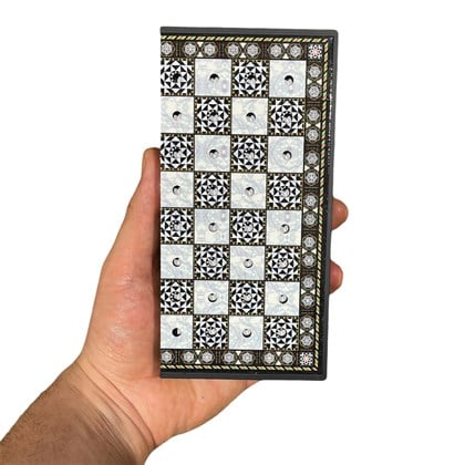 GiftHome Pocket Serisi Küçük Boy Parlak Sedef Desenli Kutulu Klasik Satranç Takımı (13,5 X 13,5 cm.)