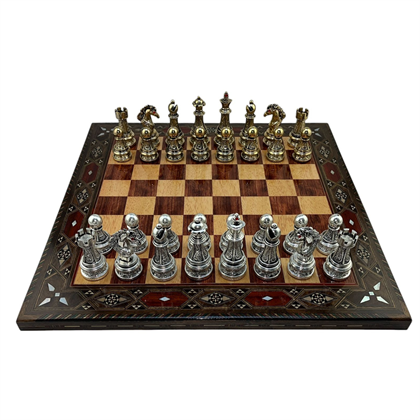 GiftHome Premium Battal Boy Metal İŞLEMELİ KLASİK Satranç Takımı  ve El Yapımı Düz Masif Ahşap Satranç Tahtası