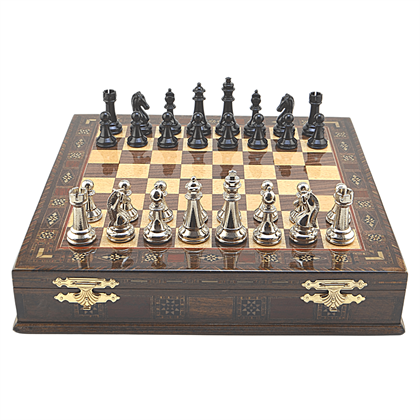 GiftHome Premium Black Metal Klasik Satranç Takımı ve El İmali Masif Ahşap Sandıklı (Ceviz) Tahtası (38X38X6 cm.)