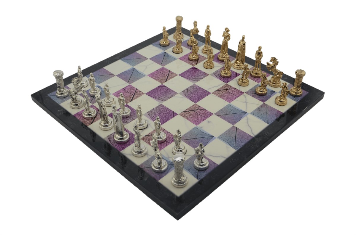 Gifthome Metal Satranç Takımı / Seti ; Orta Boy, İngiliz Figürlü, Parlak Satranç Taşı ve MDF, Bahar Desenli Satranç Tahtası