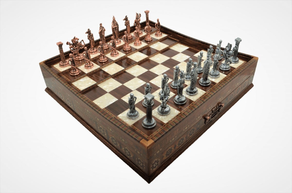 Gifthome Metal Satranç Takımı 5 No İNGİLİZ Antik Taş ve 3D Arena Masif Tahta