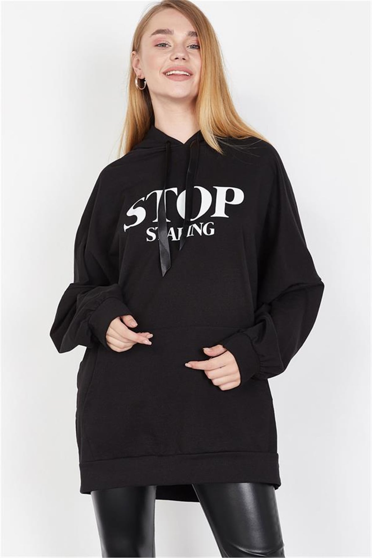 SweatshirtKadın Siyah Kanguru Cepli Baskılı Sweatshirt