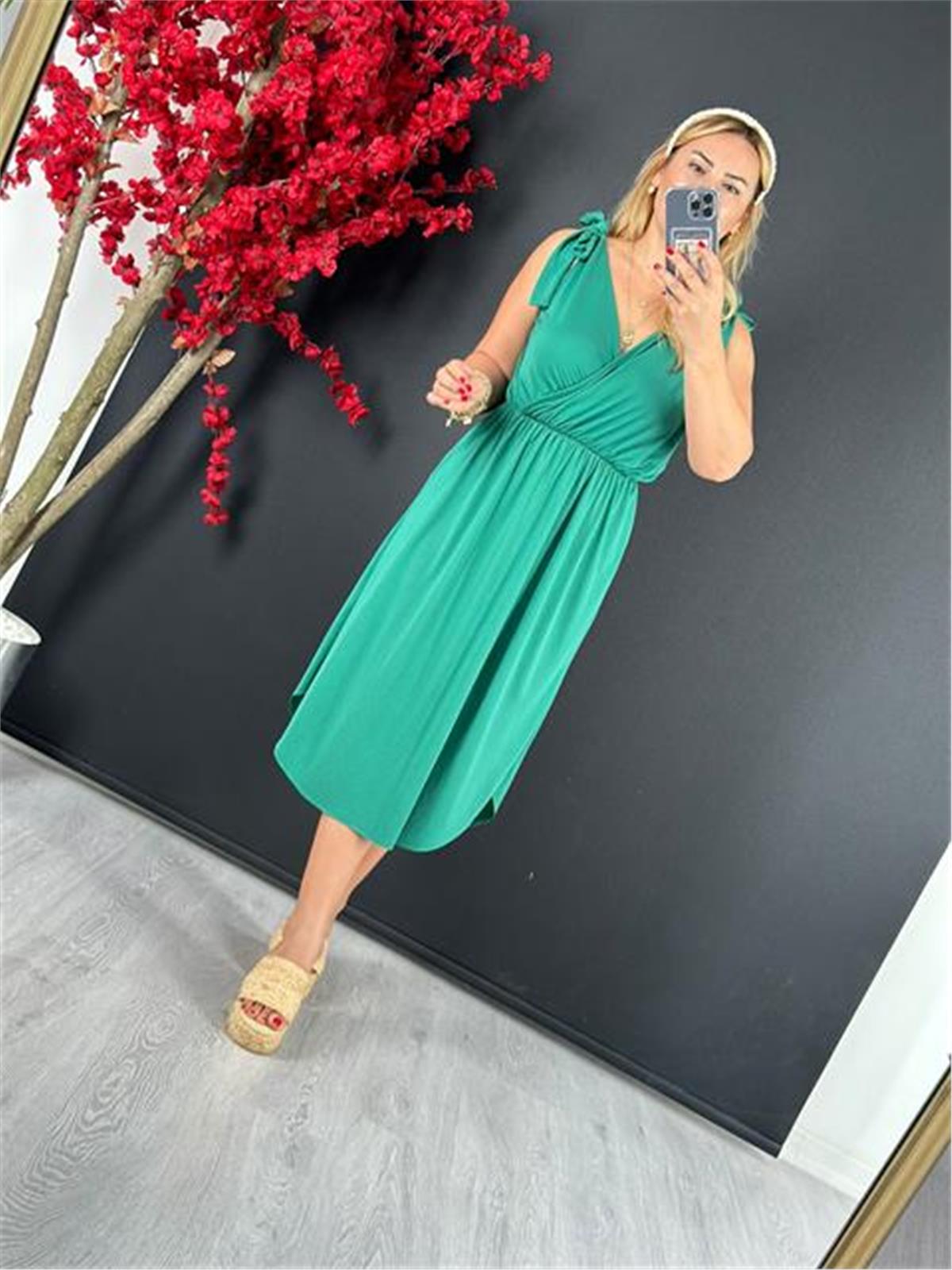 Yeniler,Siyah Kol Detay Kruvaze Elbise

