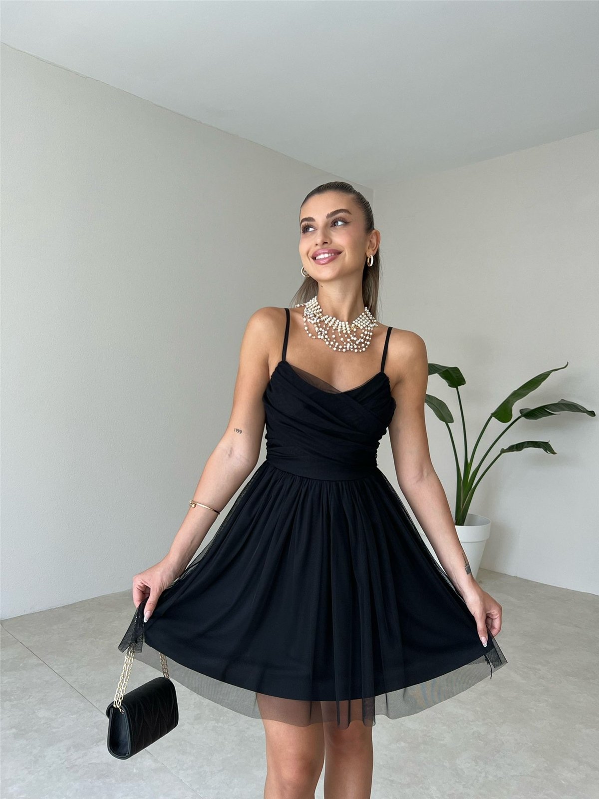 İnce Askılı Kabarık Etekli Lowa Elbise - Siyah | marisammoda.com