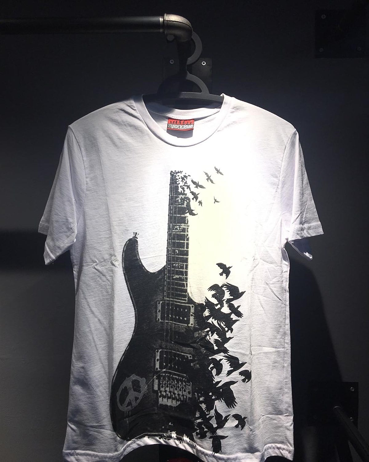 PEACE GUITAR T-SHIRT