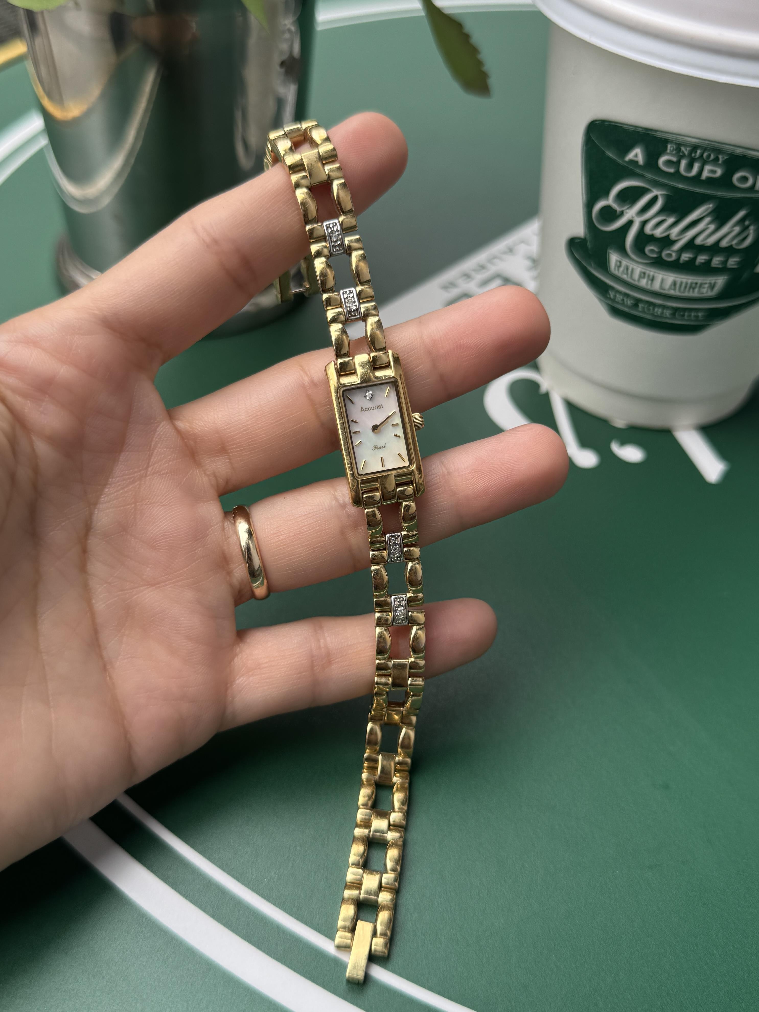 Accurist Pearl Vintage Kol Saati