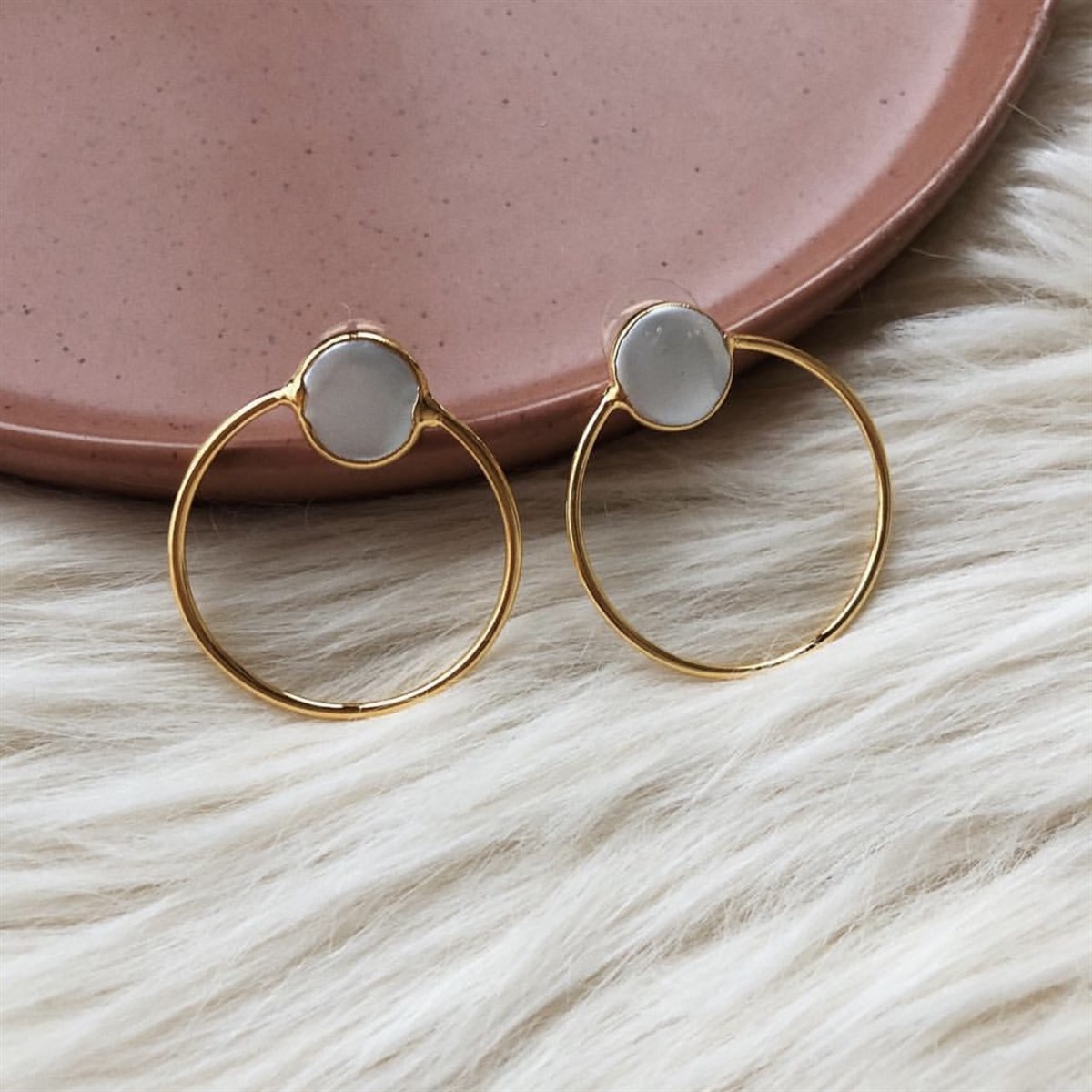 Sedef Taşlı Altın Kaplama Halka Küpe