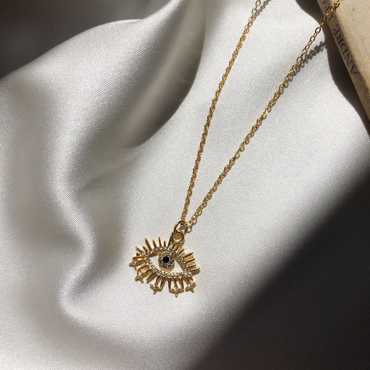 Siyah Taşlı Göz Kolye