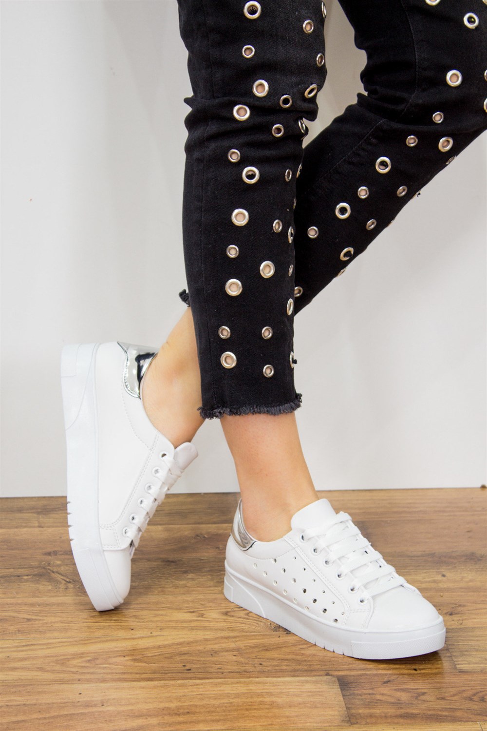 Fox Shoes Beyaz/Gümüş Kadın Sneakers D540176009