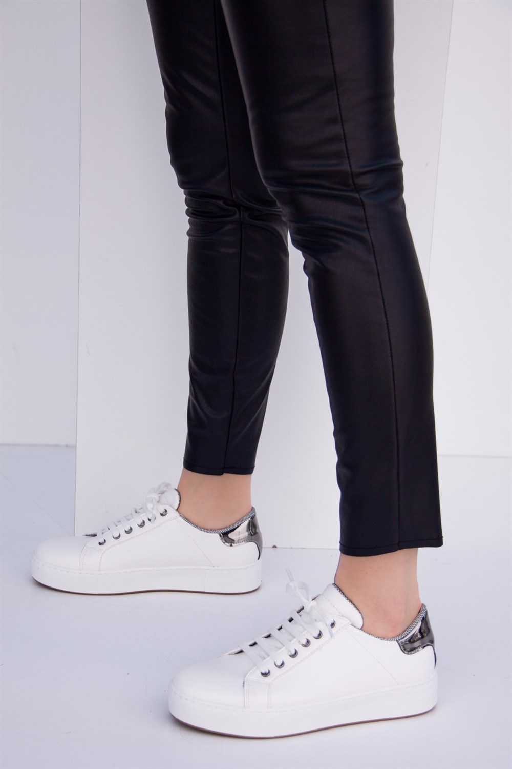 Fox Shoes Beyaz/Platin Kadın Sneakers D288170109