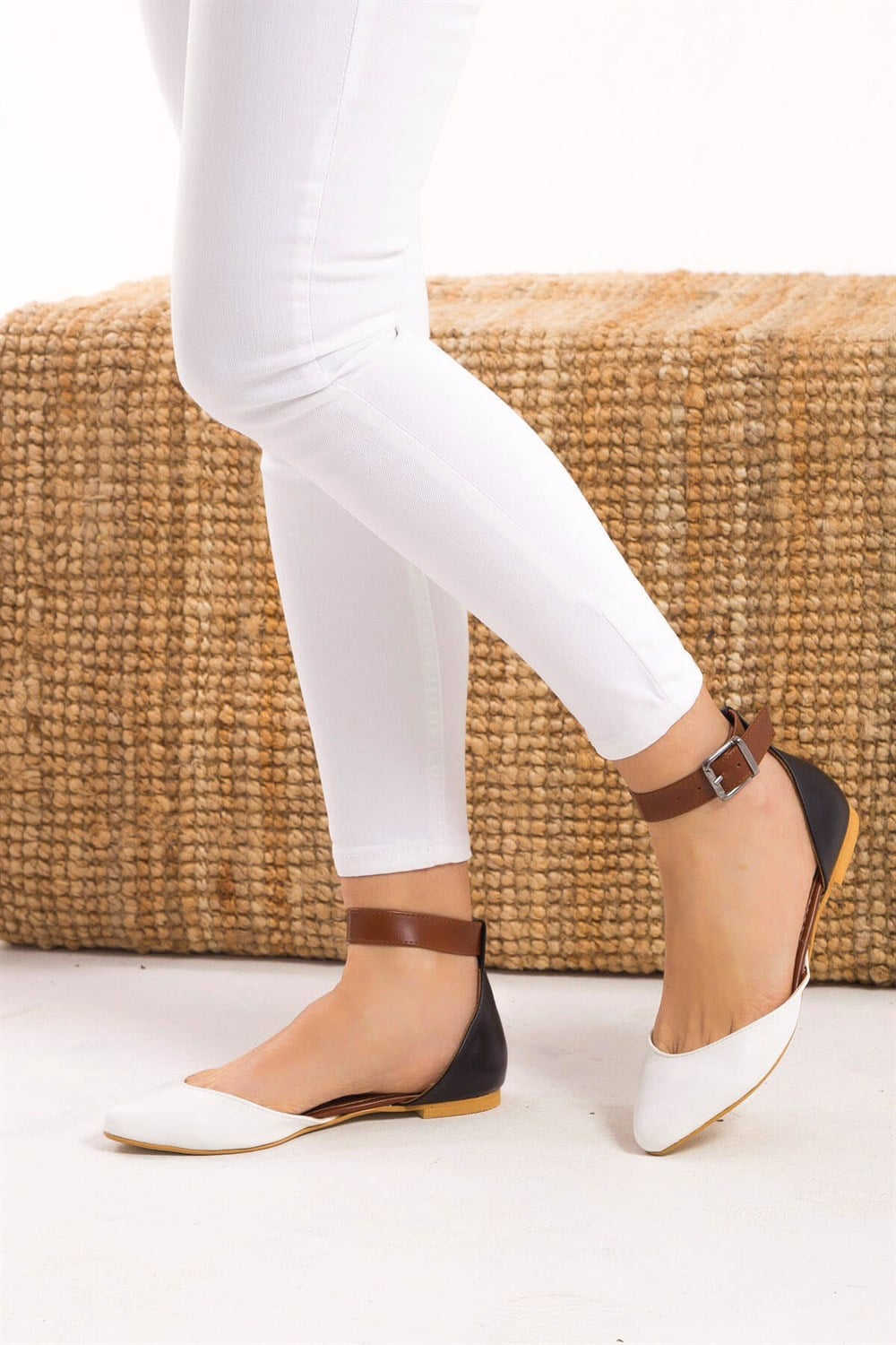 Fox Shoes Beyaz/Siyah/Taba Kadın Babet D726213109