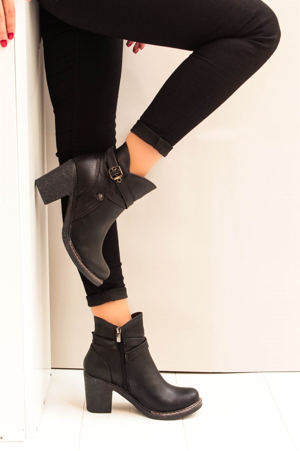 Fox Shoes Siyah Suni Deri Kadın Bot A674150709