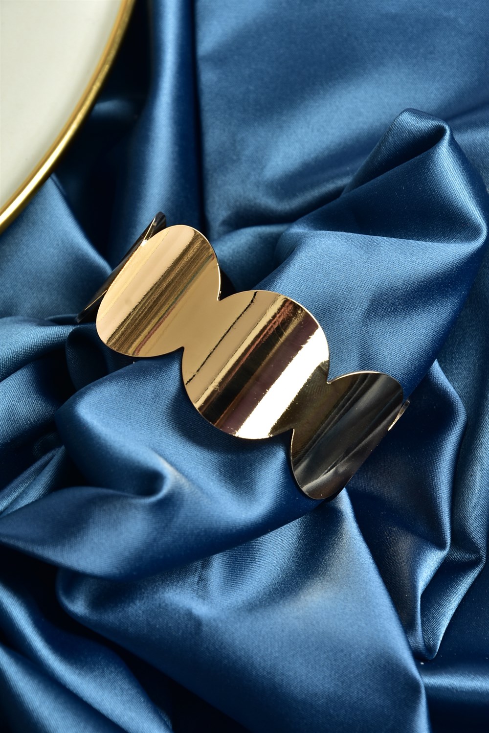 Gold Kalın Tasarım Kelepçe Bileklik KA061239