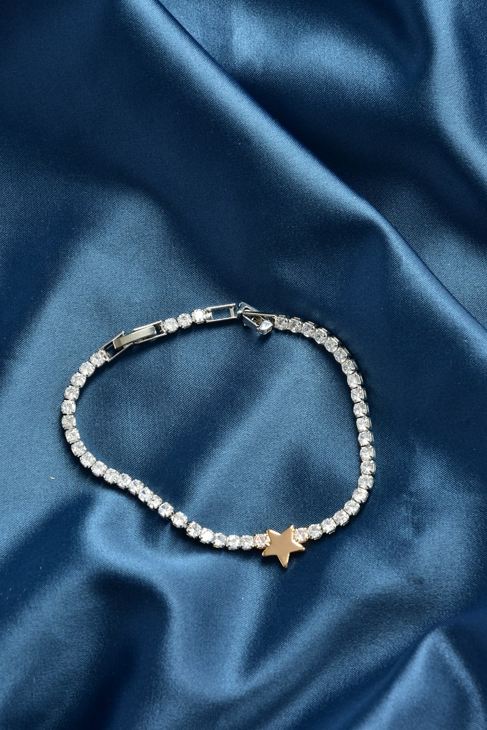 Gümüş Su Yolu Zirkon Taşlı Yıldız Detay Bileklik KA051225