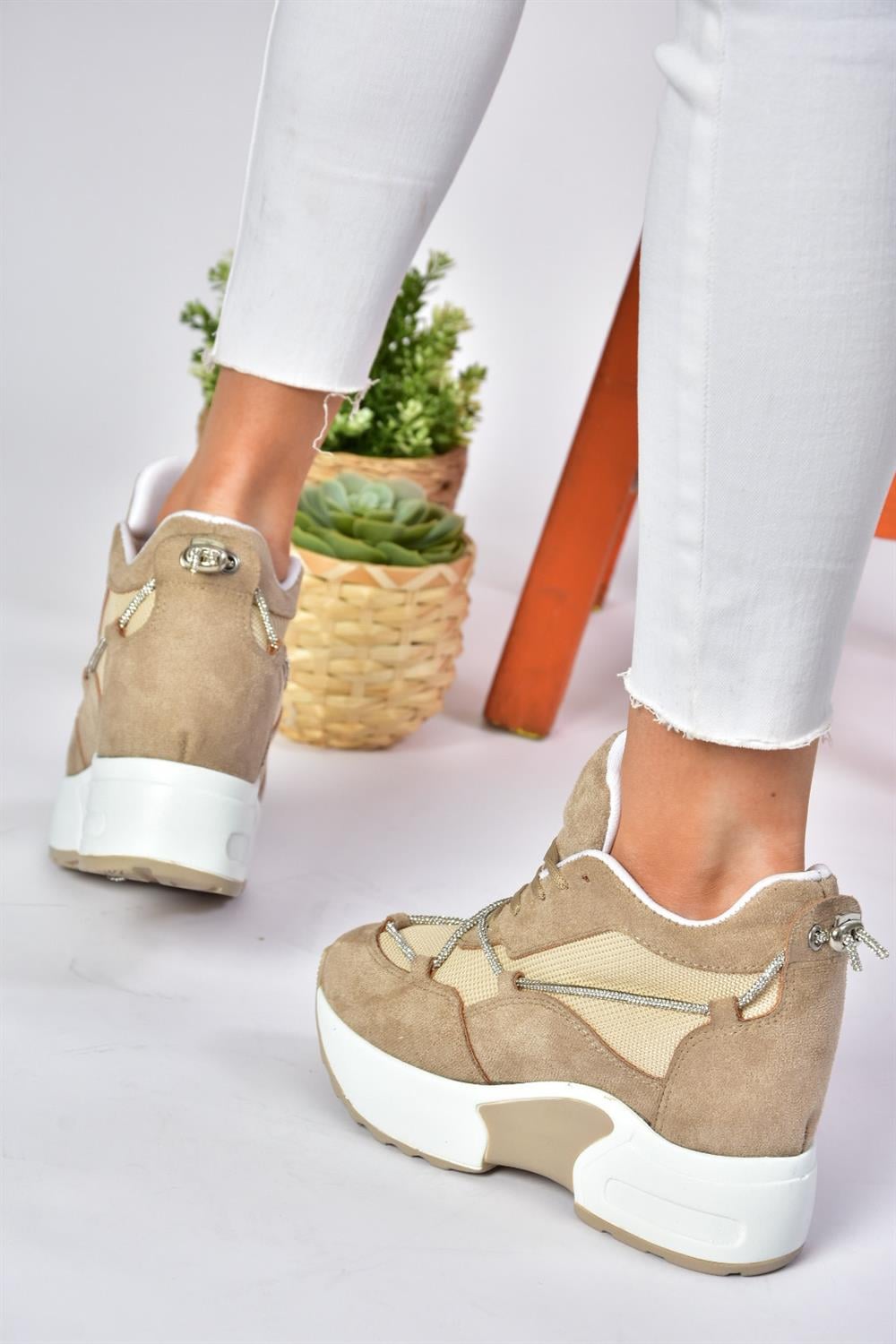 P702001802 Bej Süet Kalın Tabanlı Kadın Spor Ayakkabı Sneakers