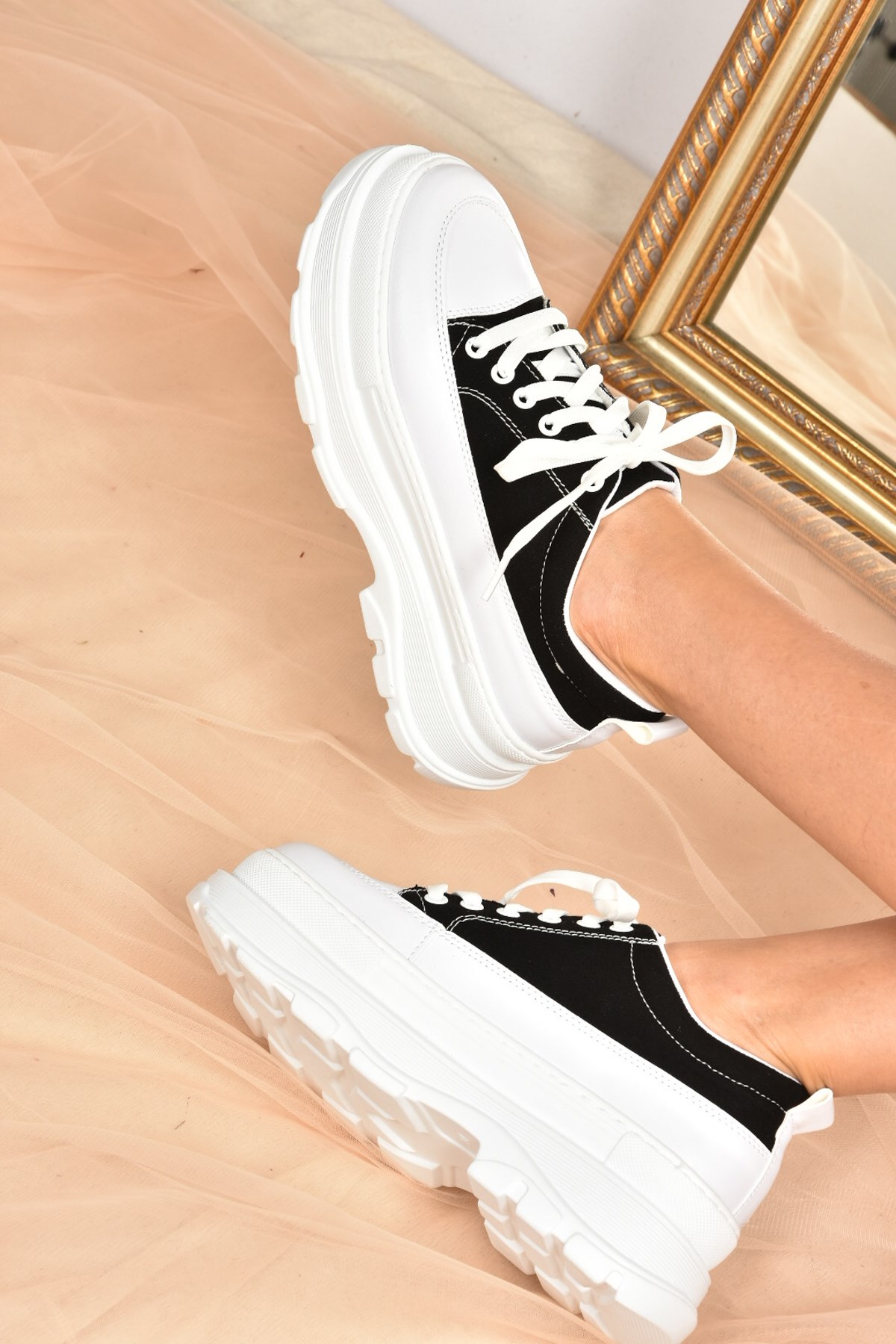 Siyah Keten Kalın Topuklu Kadın Sneakers K652700105