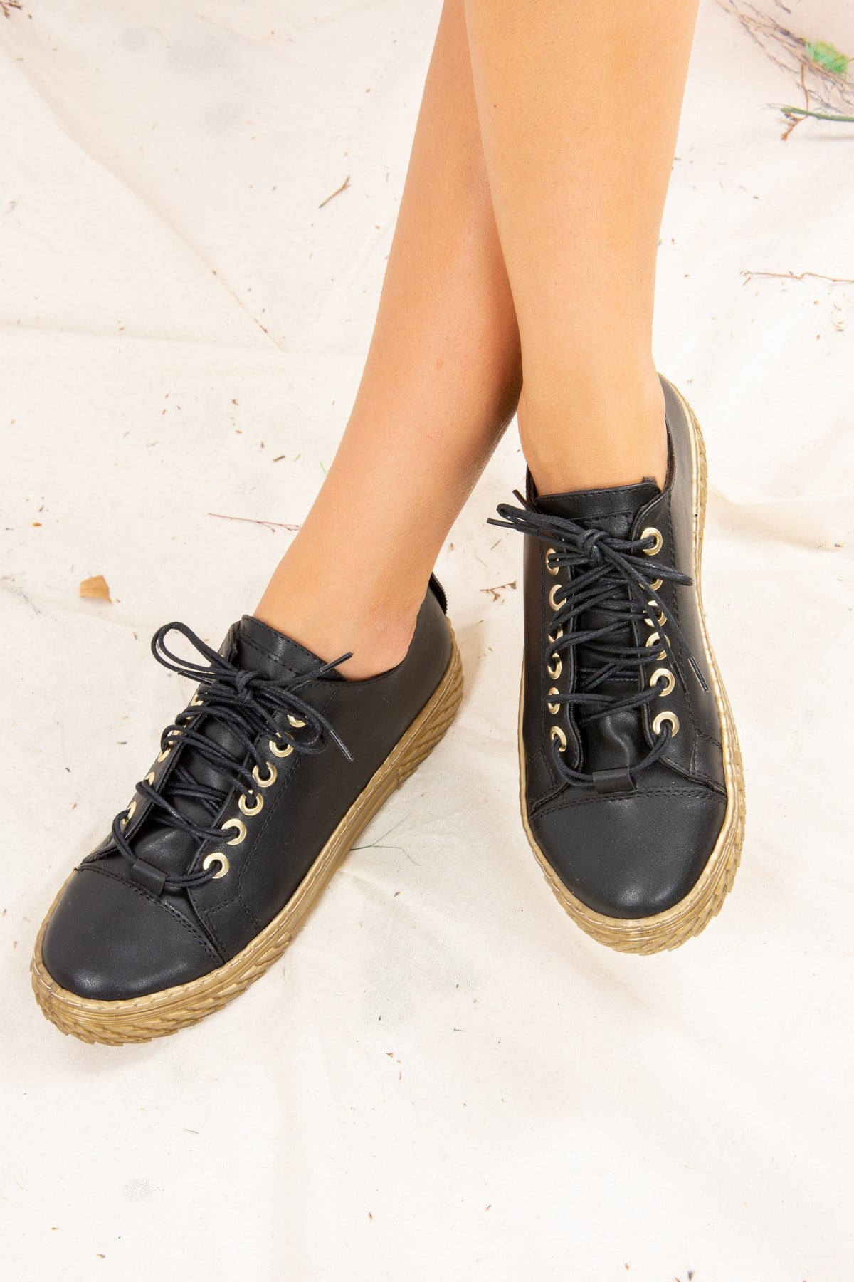 Siyah/Altın Suni Deri Kadın Sneakers J274020209