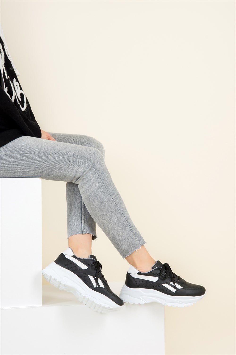 Siyah/Beyaz Kadın Sneakers F288052909