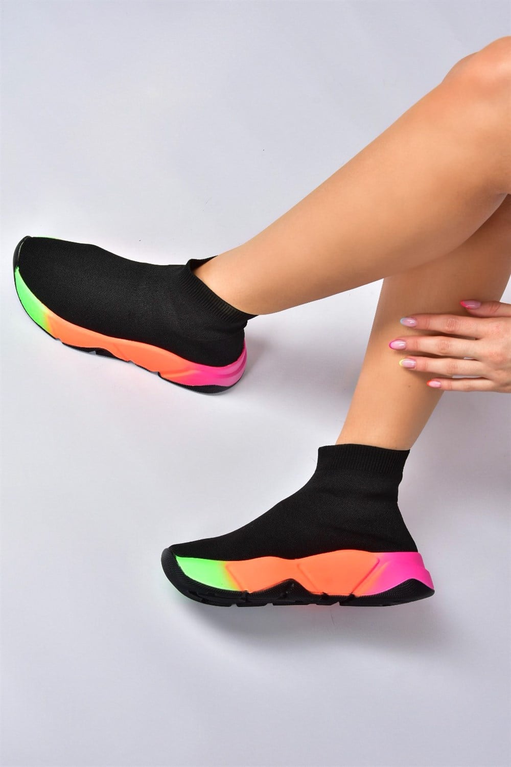 Siyah/Multi Kumaş Kalın Tabanlı Kadın Spor Ayakkabı M848440104