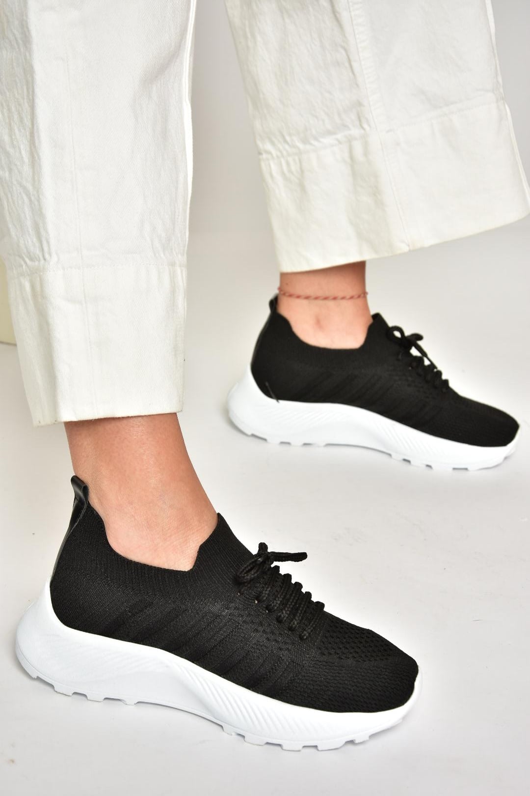 U239004004 Siyah/Beyaz Kumaş Spor Ayakkabı Sneakers