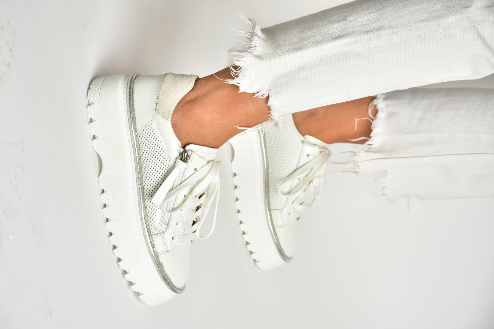 U555310203 Beyaz Hakiki Deri Kalın Tabanlı Kadın Ayakkabı