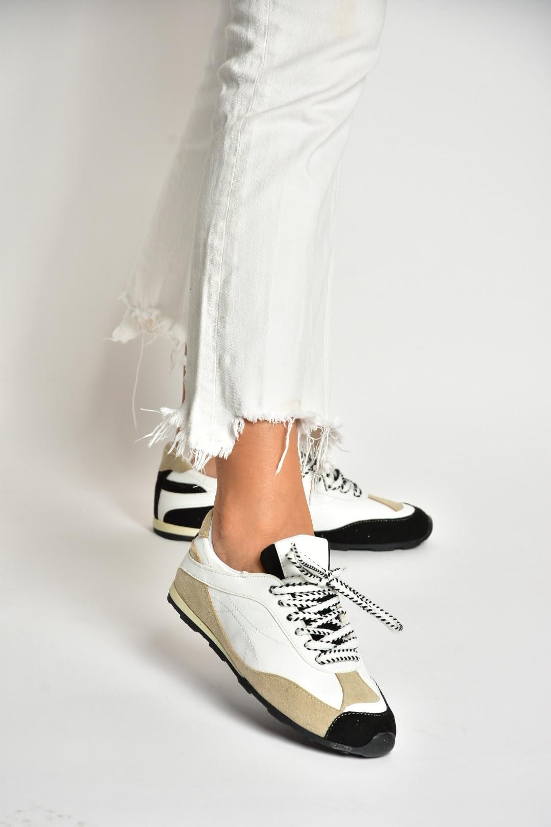 U973645209 Beyaz/Siyah Spor Ayakkabı Sneakers