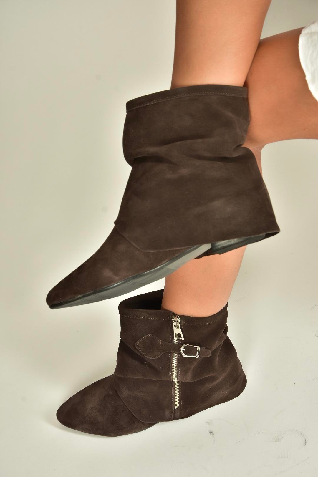 V380518102 Kahverengi Süet Düz Taban Fermuar Detaylı Kadın Bot