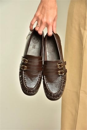Z820024208 Kahverengi Rugan Büzgü Detaylı Çift Tokalı Loafer Ayakkabı