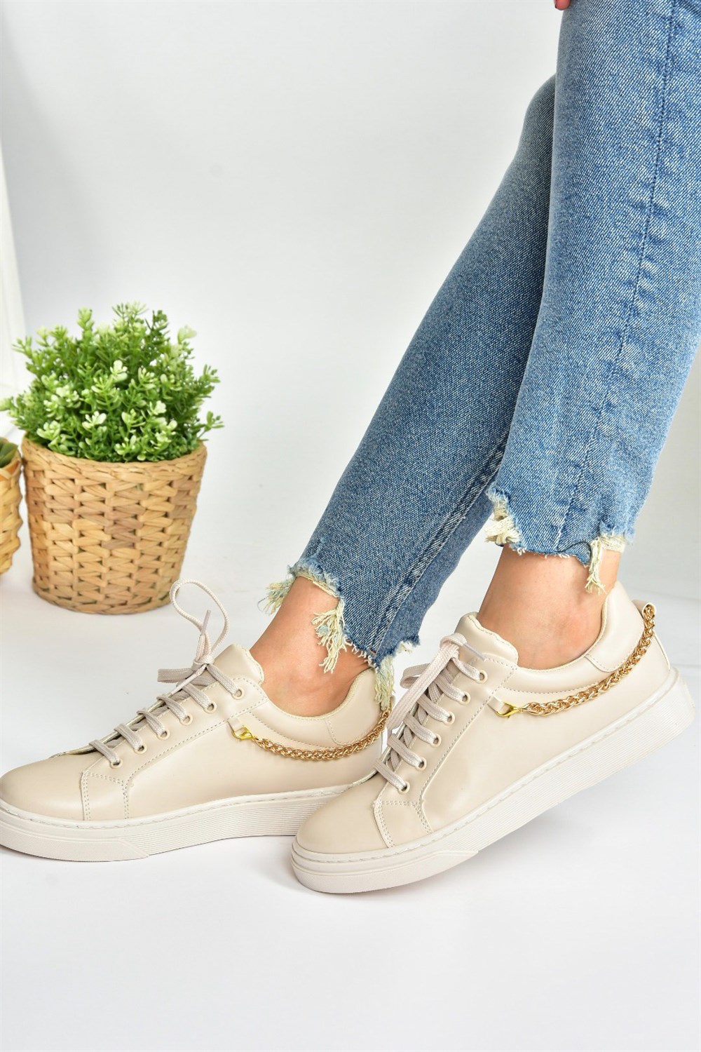 Bej Gold Zincir Aksesuarlı Kadın Sneakers M972410209