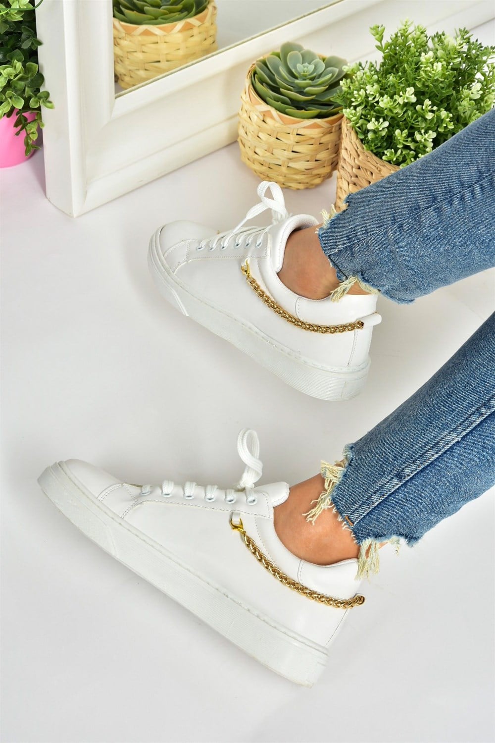 Beyaz Gold Zincir Aksesuarlı Kadın Sneakers M972410209