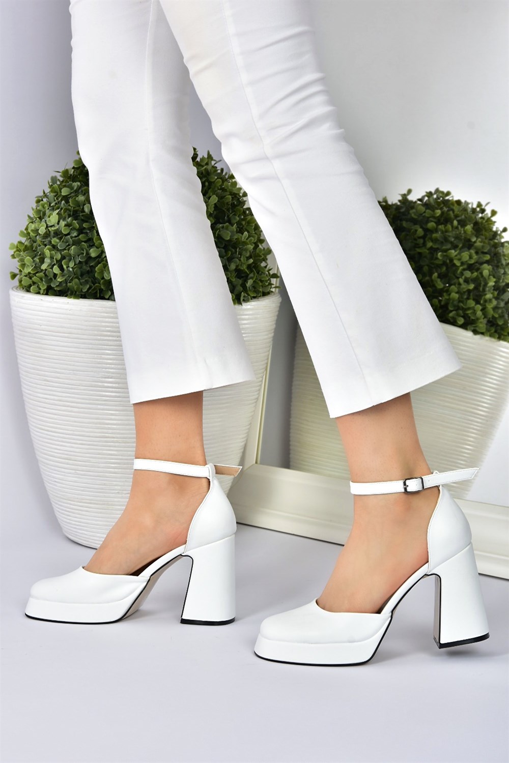 Beyaz Kalın Platform Topuklu Kadın Ayakkabı M404100809