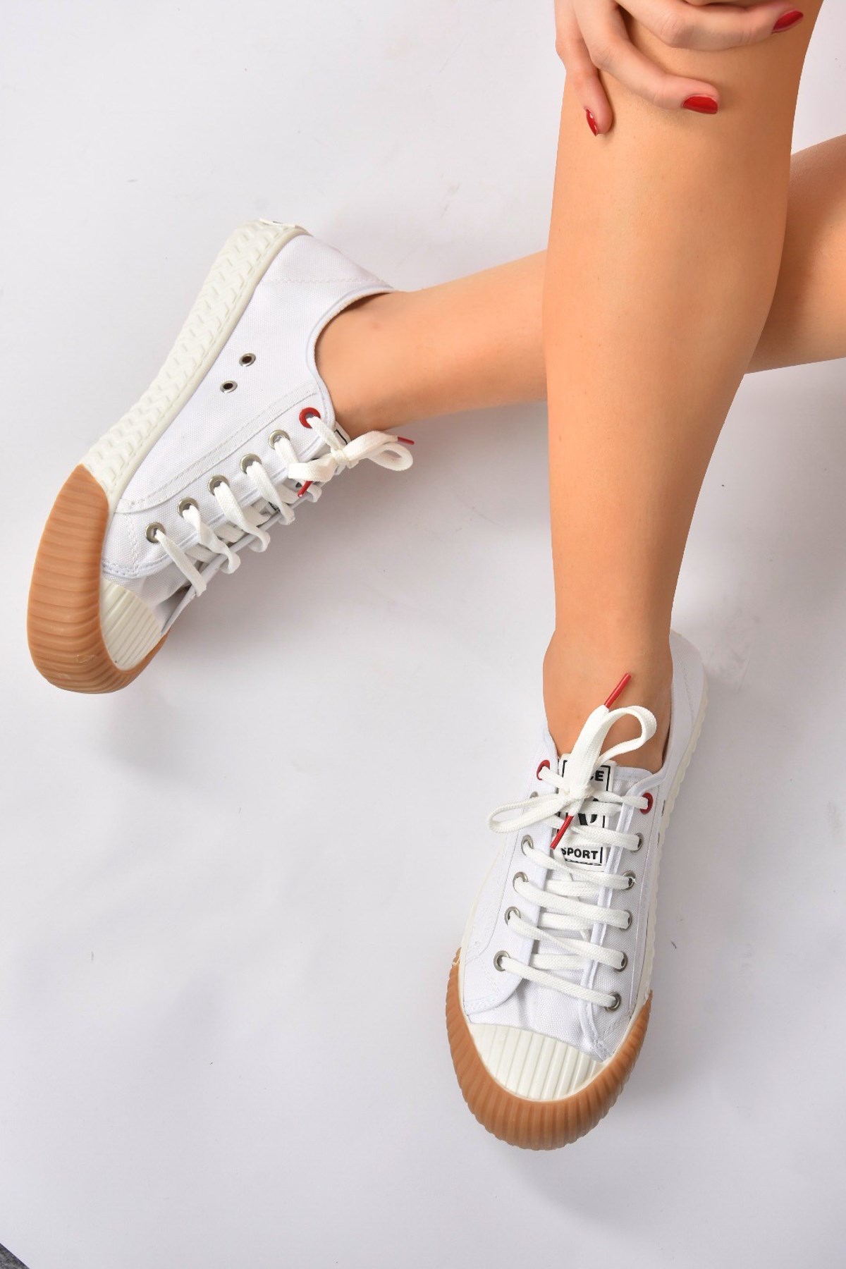 Beyaz Keten Bağcıklı Kadın Spor Ayakkabı K380015005